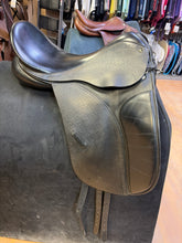 Load image into Gallery viewer, Used 18” Country Connection Buffalo Leather Dressage Saddle #26180
