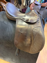 Load image into Gallery viewer, Used 17” Collegiate Senior Event Saddle #28050
