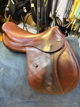 Load image into Gallery viewer, Used 17” Jaguar Close Contact Saddle
