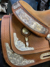 Load image into Gallery viewer, Used 15” Crates Western Show Saddle #20040
