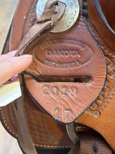 Load image into Gallery viewer, Used 17” Dakota Western Saddle #29113
