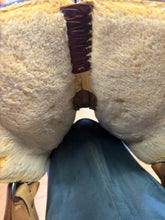 Load image into Gallery viewer, Used 15” Big Horn Barrel Saddle #28498
