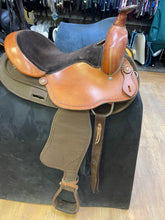 Load image into Gallery viewer, Used 15” Fabtron Western Saddle #20485
