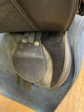 Load image into Gallery viewer, Used 17.5” Wintec All Purpose Saddle #21679
