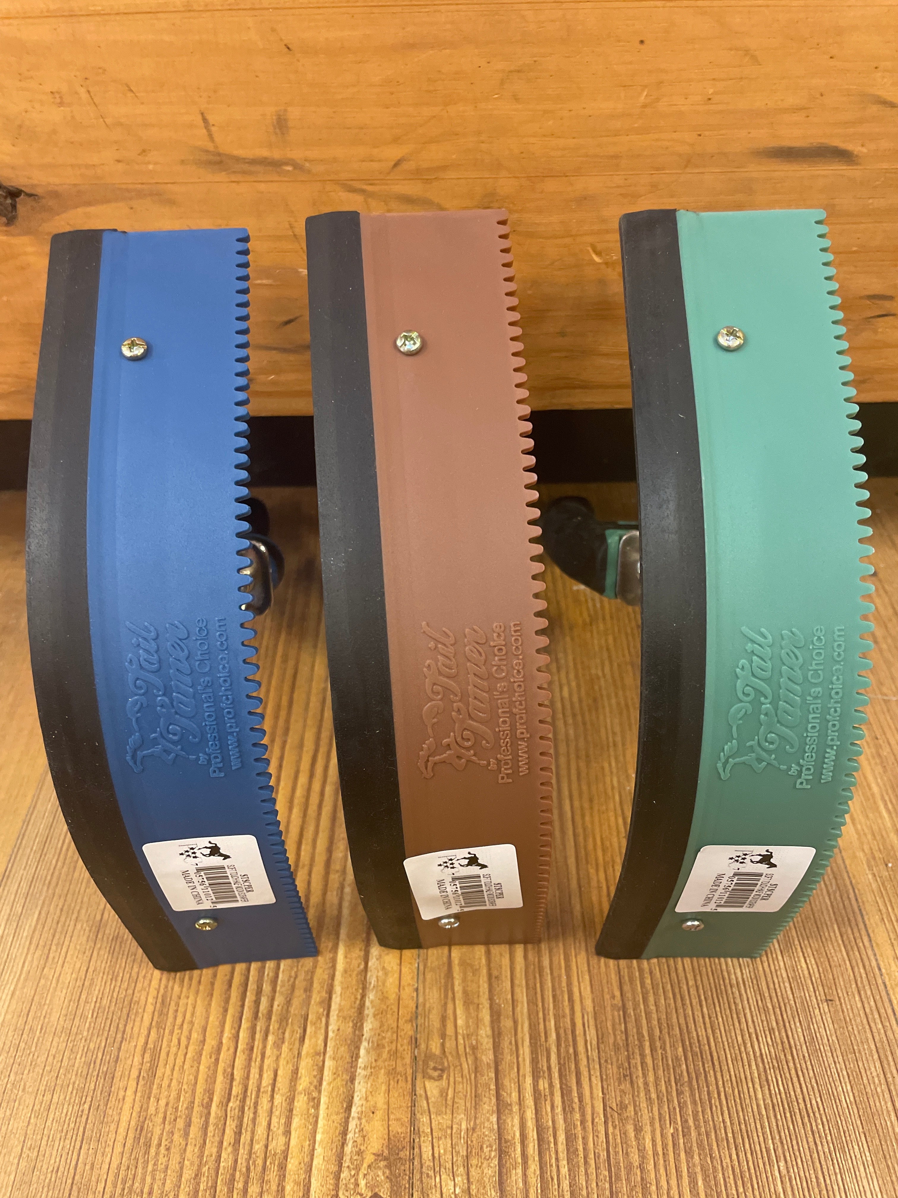 Tail Tammer Soft Touch Scraper – Log Cabin Tack