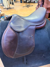Load image into Gallery viewer, Used 16.5” RoyalHigness Merida Close Contact #28933
