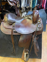Load image into Gallery viewer, Used 17.5” Big Horn Draft Saddle #25043
