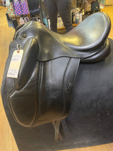 Load image into Gallery viewer, Used 17” Stellar Calypso Dressage Saddle #25284
