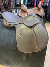 Load image into Gallery viewer, Used 17.5” Wintec Close Contact Saddle #25628
