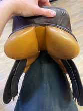Load image into Gallery viewer, Used 16.5” Collegiate Close Contact #24135
