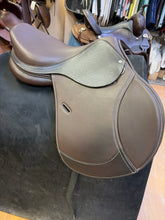 Load image into Gallery viewer, Used 17.5” Ovation Explore Close Contact adjustable
