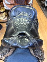 Load image into Gallery viewer, Used 17.5” Tucker cheyenne saddle #28196
