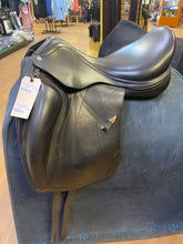 Load image into Gallery viewer, Used 18” Equipe Doliiem Dressage Saddle #22158
