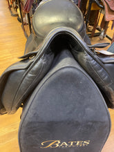 Load image into Gallery viewer, Used 17.5” Detente Dressage Saddle #22074
