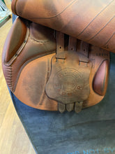 Load image into Gallery viewer, Used 17” Butet Premium Saddle #23951
