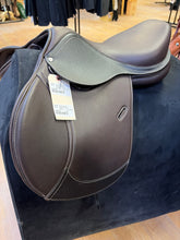 Load image into Gallery viewer, Used 17.5” Ovation Explore Close Contact adjustable
