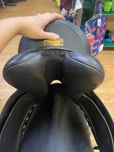 Load image into Gallery viewer, Used 17” Albion SKLII Ultima Dressage Saddle #19405
