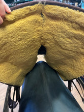 Load image into Gallery viewer, Used 16” Wintec Western Saddle #22057
