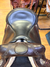 Load image into Gallery viewer, Used 17” High Horse Daisetta Western Saddle #28293
