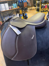 Load image into Gallery viewer, Used 17.5” Wintec Close Contact Saddle #25628
