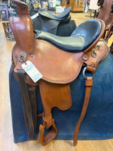 Load image into Gallery viewer, Used 16” Crest Ridge Wade Western Saddle Set #27903
