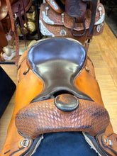 Load image into Gallery viewer, Used 17” Frontier Saddlery #29114
