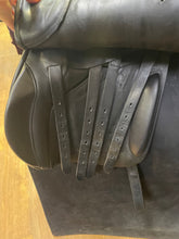 Load image into Gallery viewer, Used 18” Ideal Wide Seat Event Saddle Hoop Tree #24932
