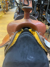 Load image into Gallery viewer, Used 15” Fabtron Western Saddle #20485
