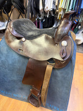 Load image into Gallery viewer, Used 15.5” Simco Arab Western Saddle #28496
