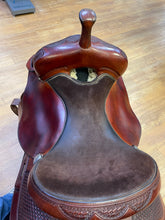 Load image into Gallery viewer, Used 15.5” Vic Bennett Cutting Saddle

