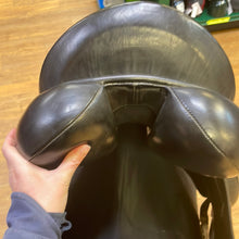 Load image into Gallery viewer, Used 17.5” Borne Monoflap Dressage Saddle #15226
