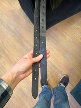 Load image into Gallery viewer, Used 18” Country Connection Buffalo Leather Dressage Saddle #26180
