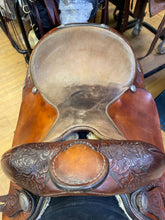Load image into Gallery viewer, Used 15” Hereford Western Show Saddle #23075
