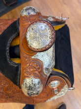 Load image into Gallery viewer, Used 16” Billy Royal Western Show Saddle #27591
