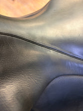 Load image into Gallery viewer, Used 18” Albion SKL Dressage Saddle #27145
