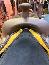 Load image into Gallery viewer, Used 14” Wintec Western Saddle #29025

