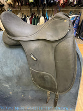 Load image into Gallery viewer, Used 17.5” Wintec Isabelle Dressage Saddle #20663
