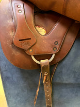 Load image into Gallery viewer, Used 15.5” Tucker Equitation Endurance Saddle #27894
