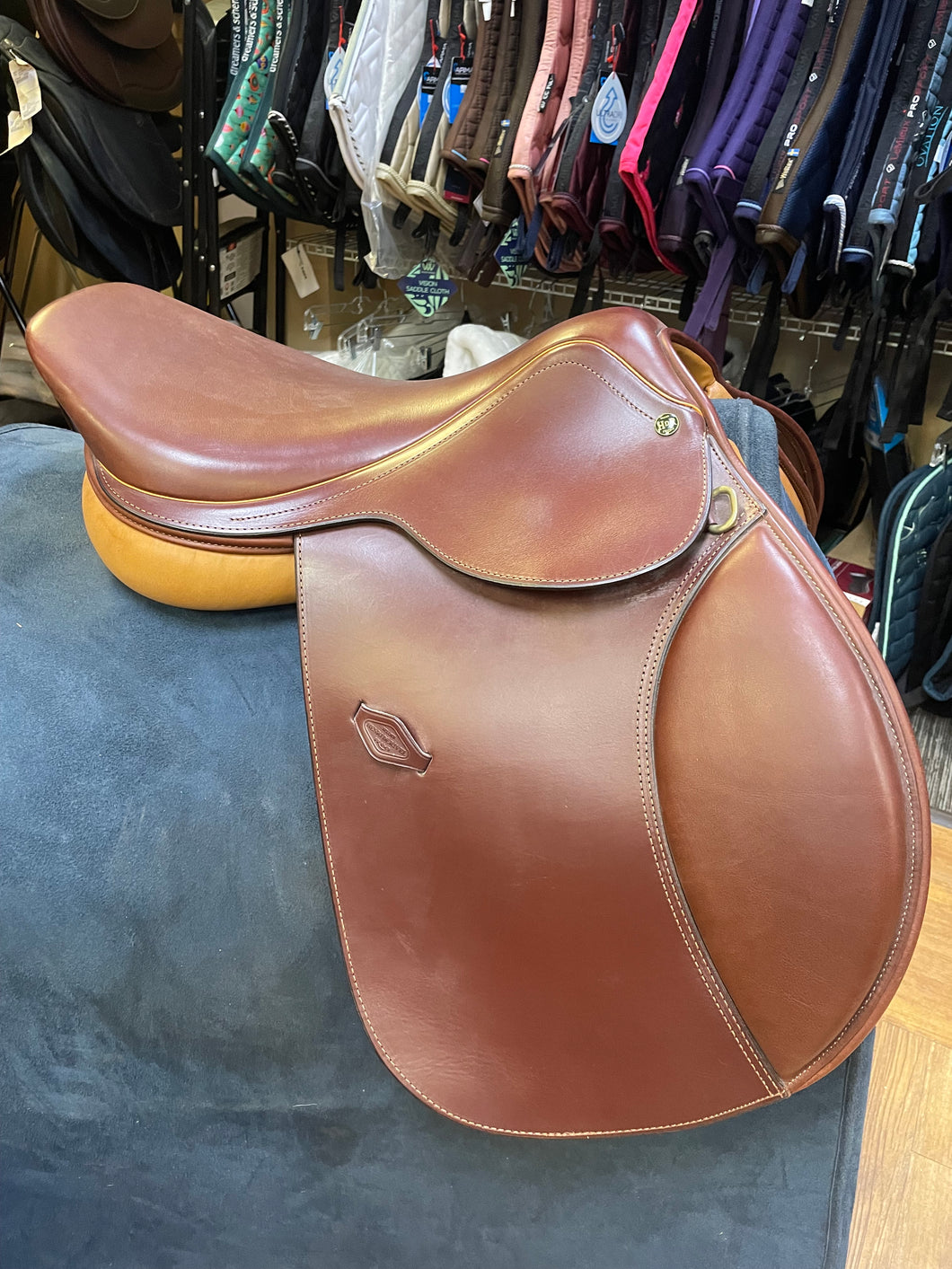 Used 17” HDR Close Contact Saddle #20127