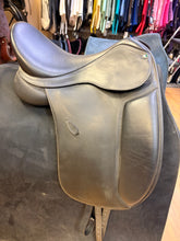 Load image into Gallery viewer, Used 17” Arena Dressage Saddle #27500
