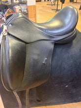 Load image into Gallery viewer, Used 17.5” Custom Saddlery Monoflap Dressage saddle #27590
