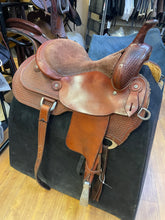 Load image into Gallery viewer, Used 15.5” McCall Lady Cowhorse Western Saddle #23499
