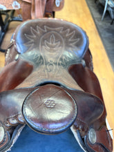 Load image into Gallery viewer, Used 15” Simco Western Saddle #29425
