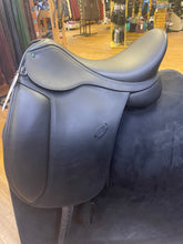 Load image into Gallery viewer, Used 18” Arena Dressage Saddle #24757
