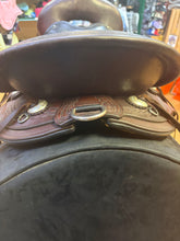 Load image into Gallery viewer, Used 16” Circle Y Flagstaff Trail Saddle #29482
