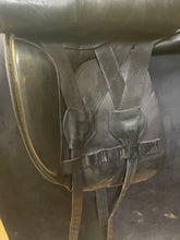 Load image into Gallery viewer, Used 17.5” Dover Circuit Dressage Saddle #25425
