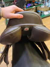 Load image into Gallery viewer, Used 17” Arena Close Contact Saddle #25388
