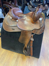 Load image into Gallery viewer, Used 16” Crates Classic Reiner Saddle #24341
