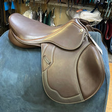 Load image into Gallery viewer, Used 17” Collegiate Honour Close Contact Saddle #15902
