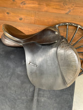 Load image into Gallery viewer, Used 17.5” Berney &amp; Brother All Purpose Saddle #18255
